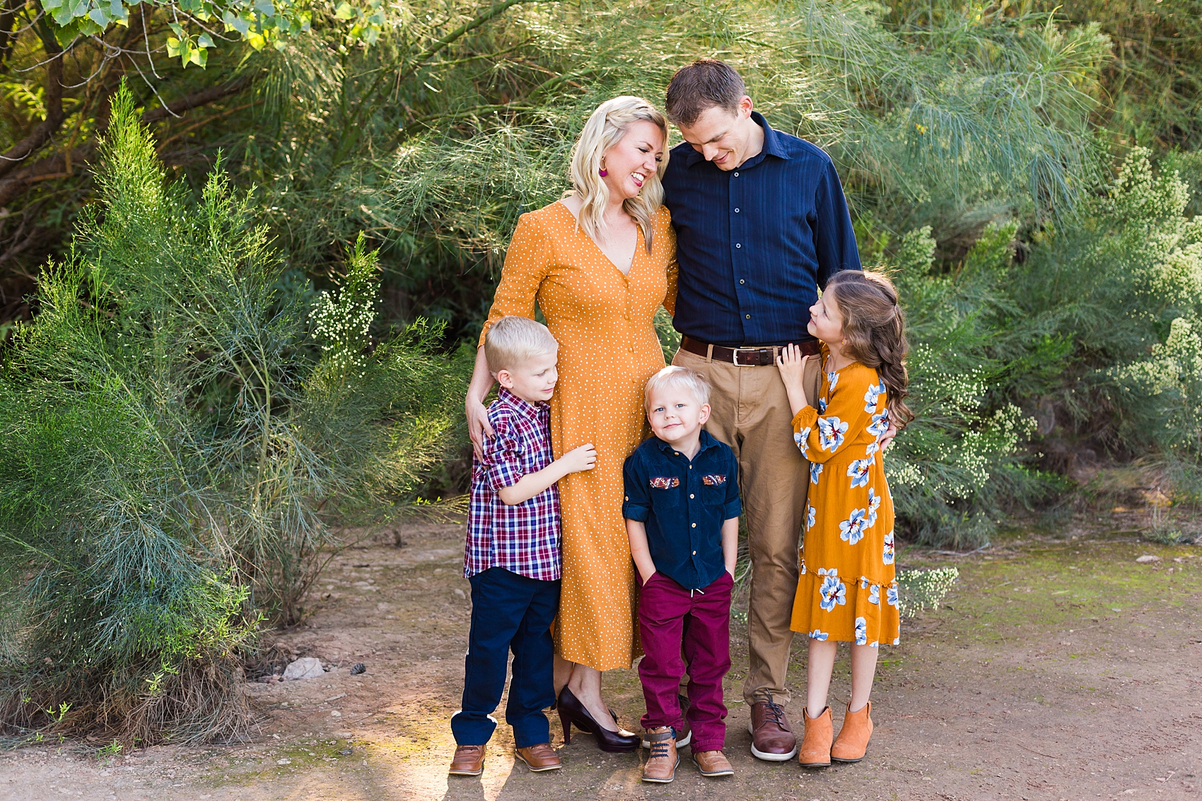 Leah Hope Photography | Scottsdale Phoenix Arizona | Nature Greenery | Family Pictures | What to Wear | Family Poses | Children | Fall
