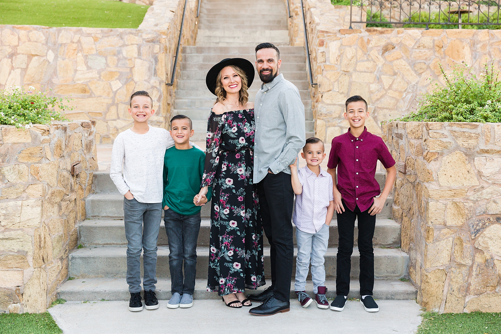 Leah Hope Photography | Scottsdale Phoenix Arizona | Wrigley Mansion | Mediterranean Architecture | Family Pictures | What to Wear | Family Poses | Child Photos