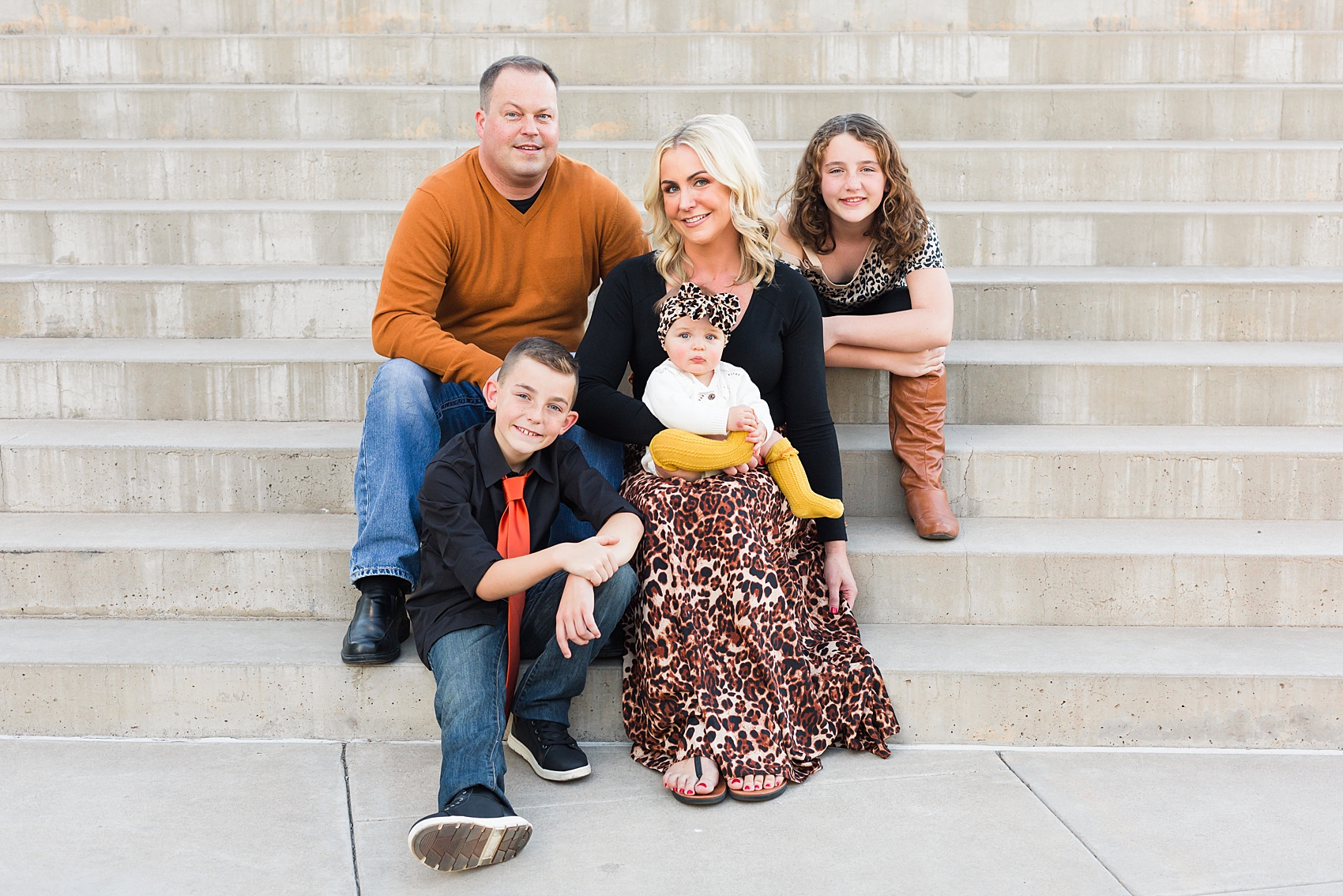 Leah Hope Photography | Downtown Phoenix Arizona | Arizona Science Center | Family Pictures | What to Wear | Family Poses | Solid Gray Background