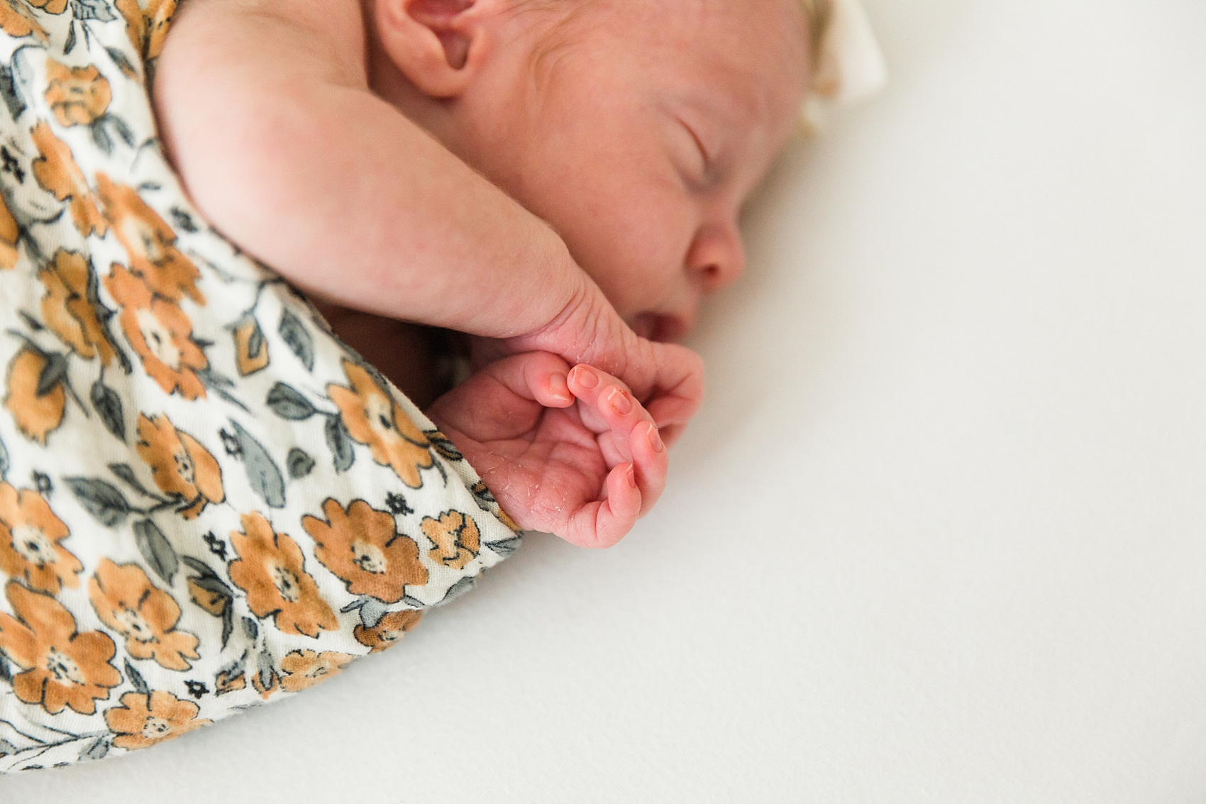 Leah Hope Photography | Scottsdale Phoenix Arizona | Newborn Pictures | Baby Nursery Photos | Indoor Lifestyle Session | Dreamy Nursery | Sibling Photos | What to Wear | Lifestyle Newborn