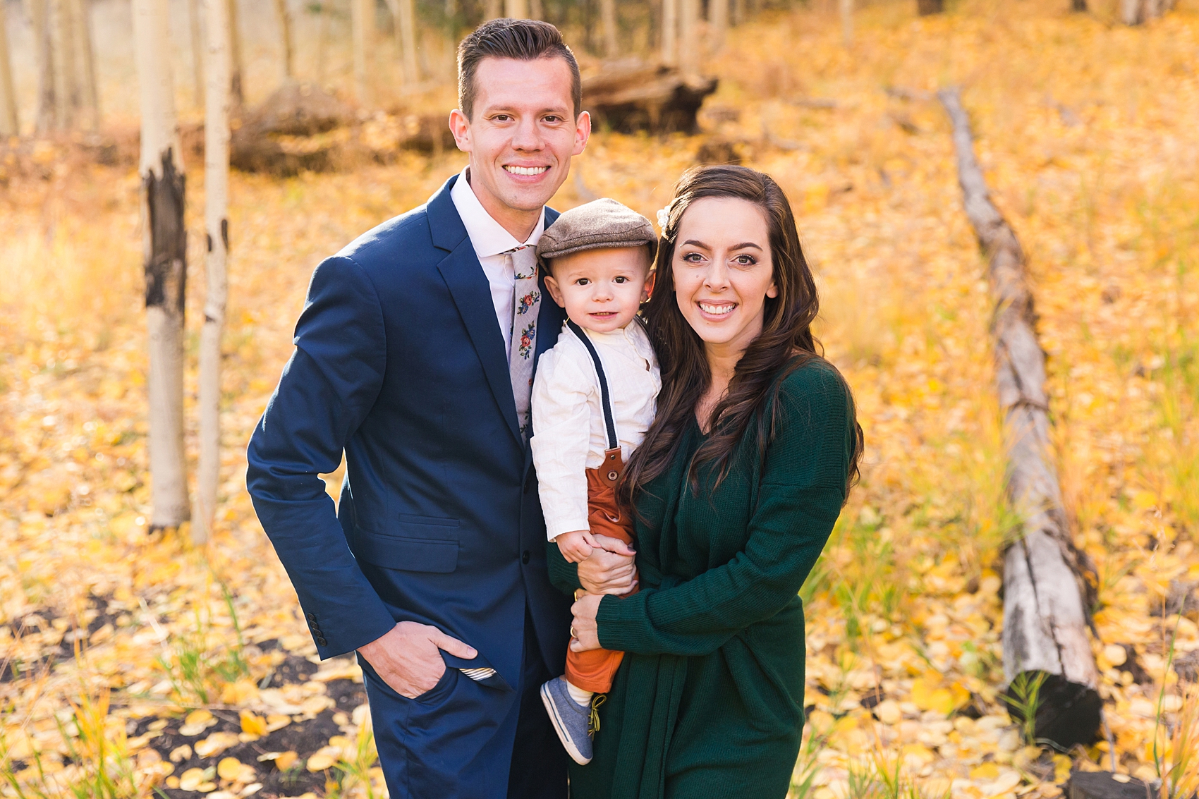 Leah Hope Photography | Flagstaff Arizona | Woods Forest Fall Family Pictures | What to Wear | Family Poses | Aspen Corner | Yellow Leaves Aspens