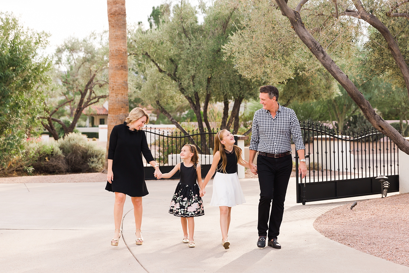 Leah Hope Photography | Scottsdale Phoenix Arizona | Backyard Frontyard Paradise Valley Home | Family Photos | Family Pictures | What to Wear | Black and White Outfits | Family Poses