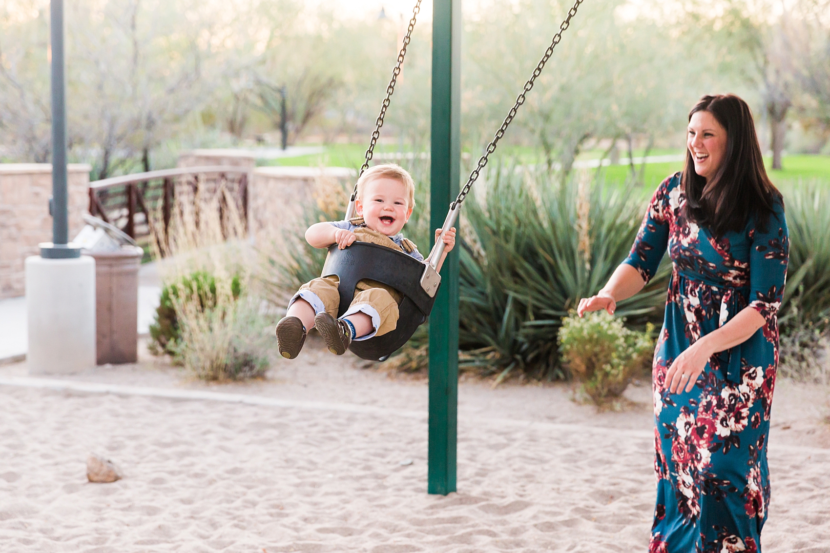 Leah Hope Photography | Scottsdale Phoenix Arizona | Desert Landscape | Green Grass Nature Community Center Park | Family Pictures | What to Wear | Family Photos Poses