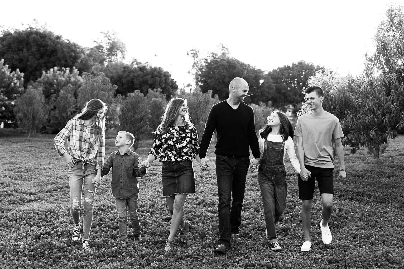 Leah Hope Photography | Phoenix Gilbert Arizona | Agritopia Green Orange Tree Orchard | Family Pictures | What to Wear | Family Photos Poses