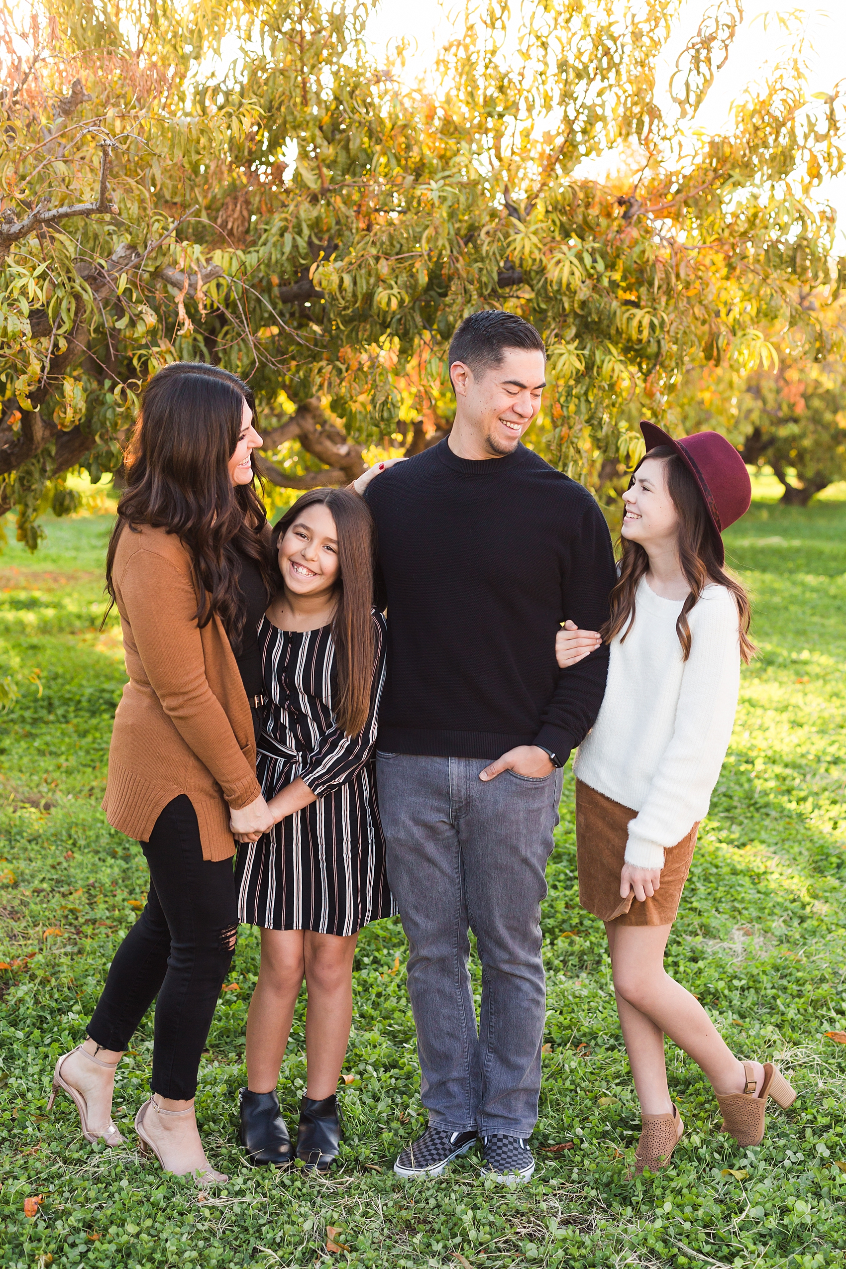 3 Styling Tips For Your Family Clients! - Leah Hope Photography - What to Wear | Family Photo Shoot Outfit Inspiration | How to Dress | Styling | Families | Family Photography | Family Fashion 