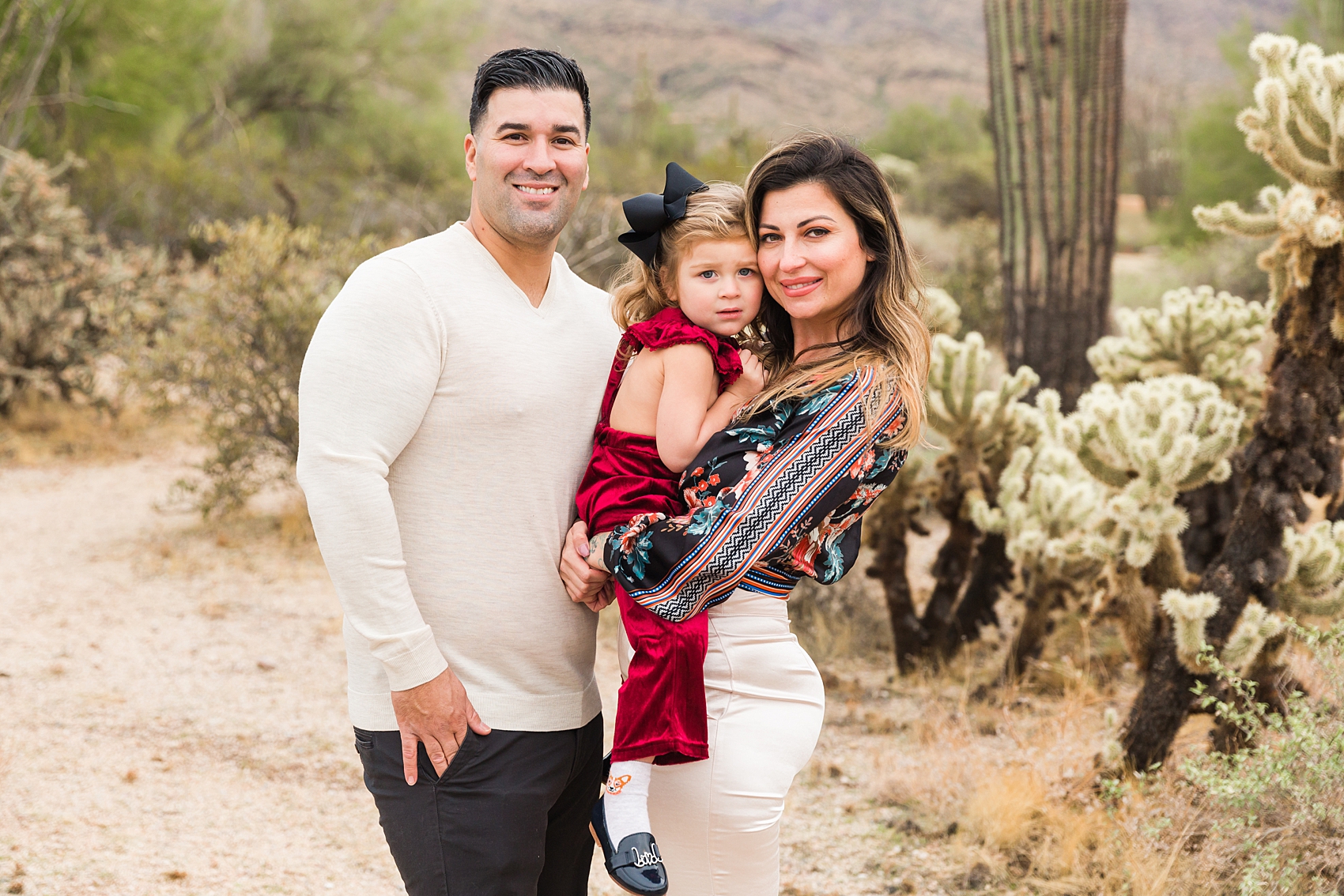 Leah Hope Photography | Scottsdale Phoenix Arizona | Desert Landscape Cactus Mountains Scenery | Extended Family Photos | Family Pictures | Family Poses | What to Wear