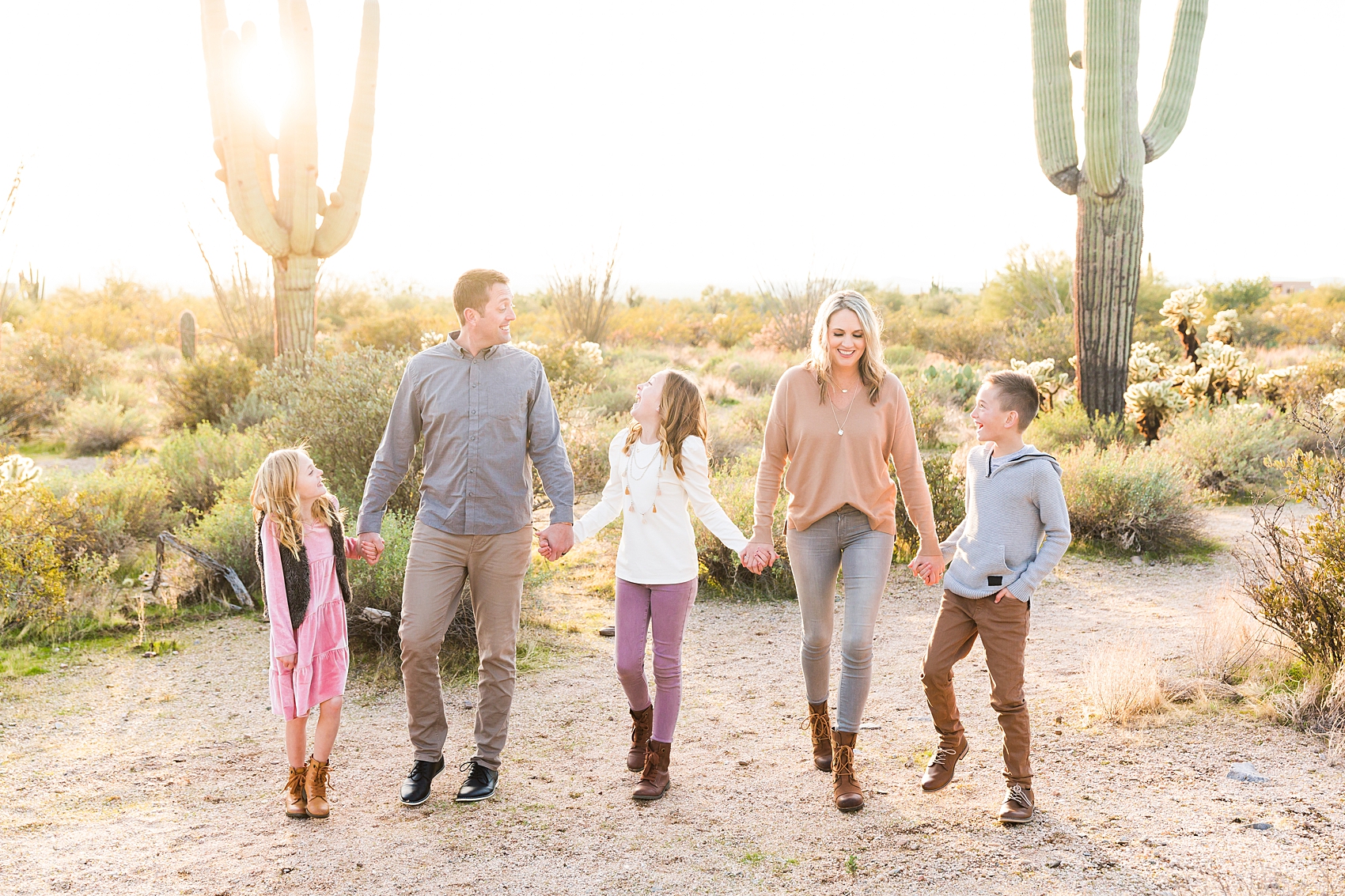 Leah Hope Photography | Scottsdale Phoenix Arizona | Desert Landscape Cactus Scenery | Saguaro | Extended Family Pictures | Family Photos | What to Wear | Family Poses