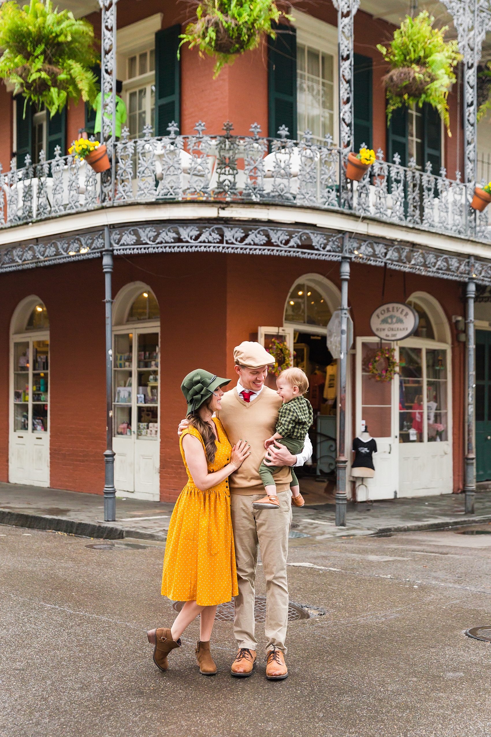 Leah Hope Photography | Scottsdale Phoenix Arizona Photographer | Traveling New Orleans French Quarter NOLA | Family Pictures | Family Photos | What to Wear | Disney Bounding | Princess and The Frog | Disney Family Costumes
