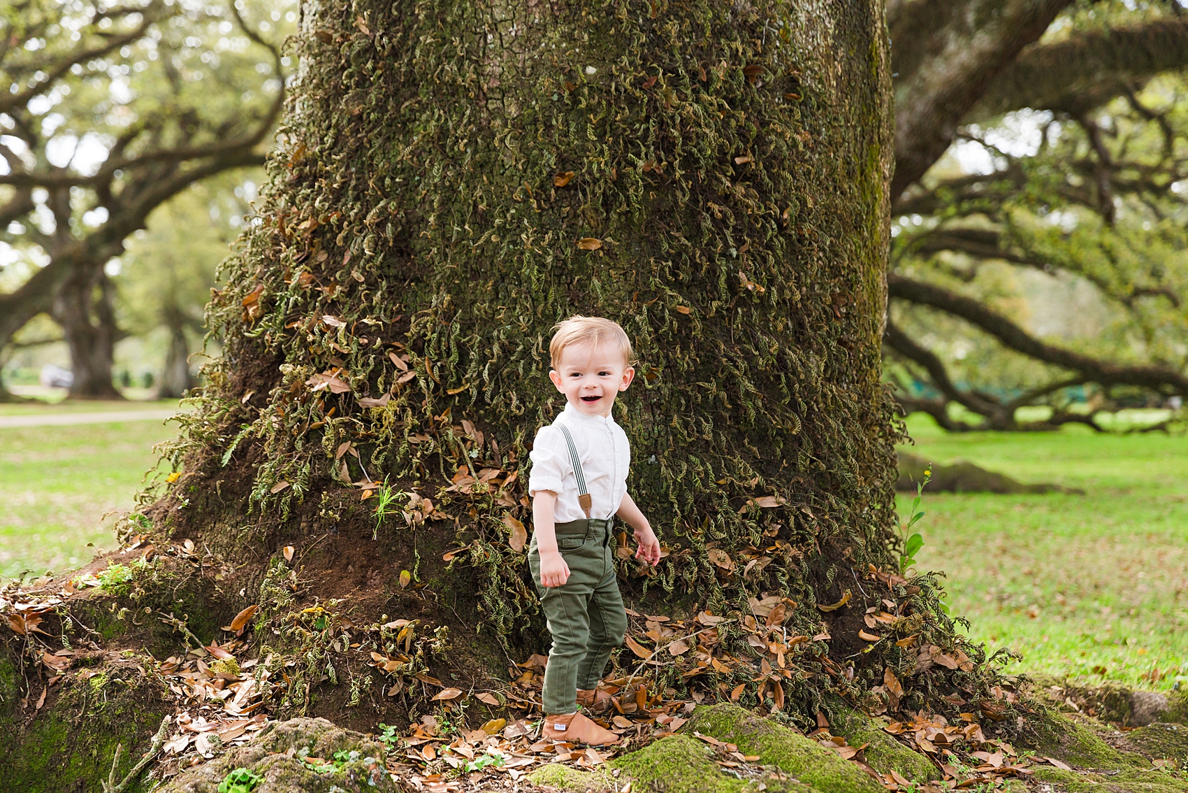 Leah Hope Photography | Scottsdale Phoenix Arizona Photographer | Traveling New Orleans Louisiana | Oak Alley Plantation | Tree Lined Plantation | Family Pictures | Family Photos | What to Wear | New Orleans Lafayette Cemetery | NOLA 