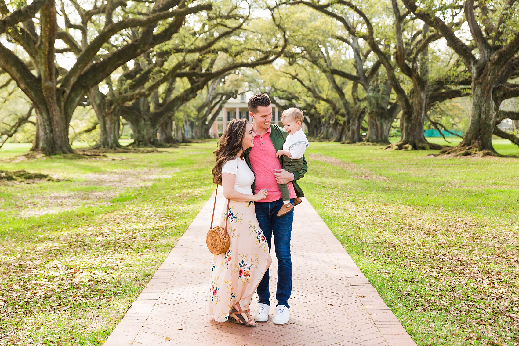 Leah Hope Photography | Scottsdale Phoenix Arizona Photographer | Traveling New Orleans Louisiana | Oak Alley Plantation | Tree Lined Plantation | Family Pictures | Family Photos | What to Wear | New Orleans Lafayette Cemetery | NOLA 