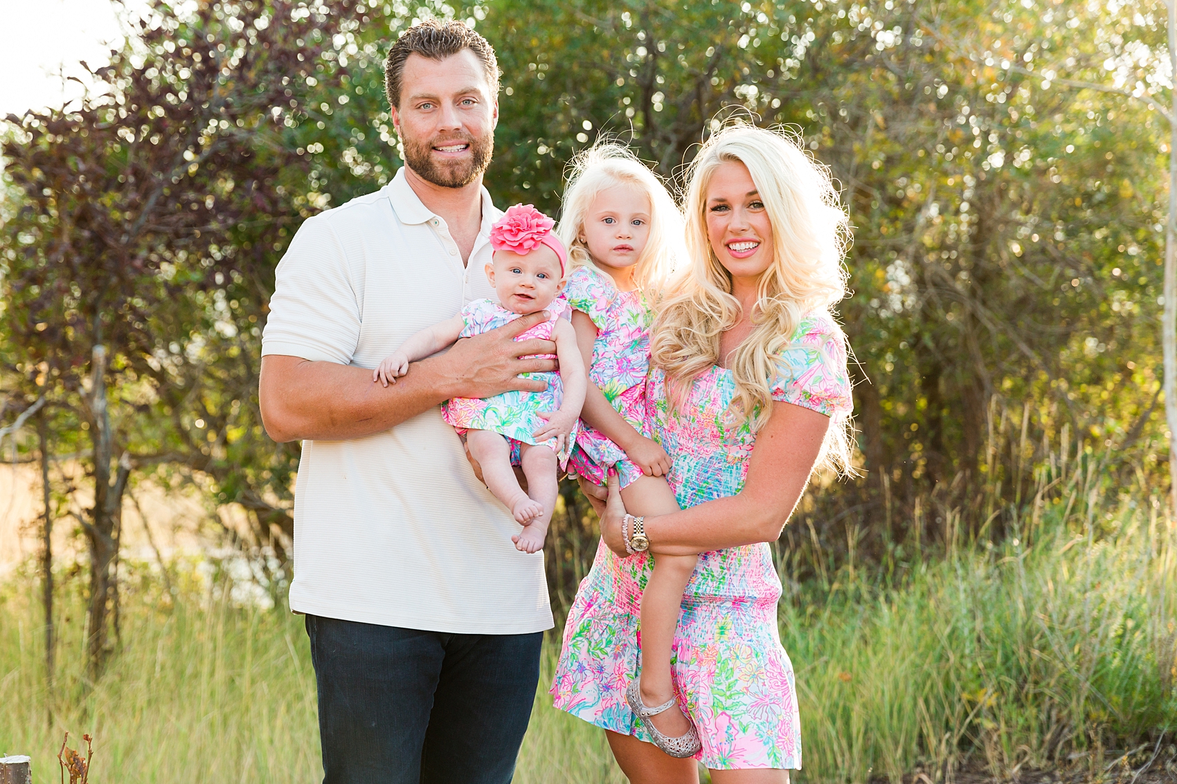 Leah Hope Photography | Salt Lake City Park City Utah Family Photos | Green Nature Mountain Views Backyard Fall Family Pictures | What to Wear | Family Posing Poses | Scottsdale Photographer | Family Child Photographer | Outfits and Styling Ideas | Family Photography | Matching Outfits