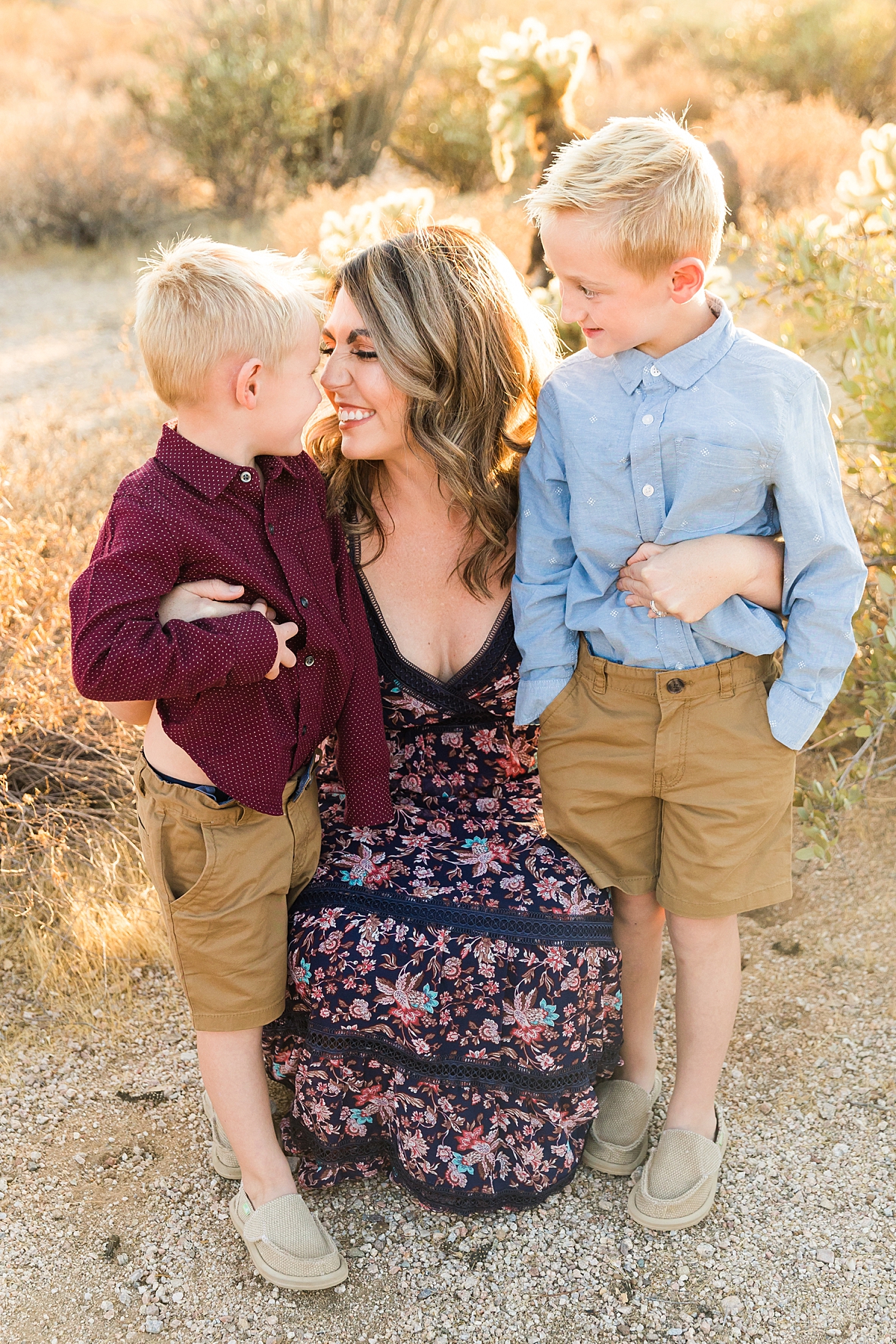Leah Hope Photography | Scottsdale Arizona Family Photographer | Phoenix Arizona Family Pictures | Desert Landscape Cactus Mountains Scenery | Sunset Natural Light | How to Pose | Family Poses | Family Photos | Family Posing Ideas | Golden Hour Sunlight