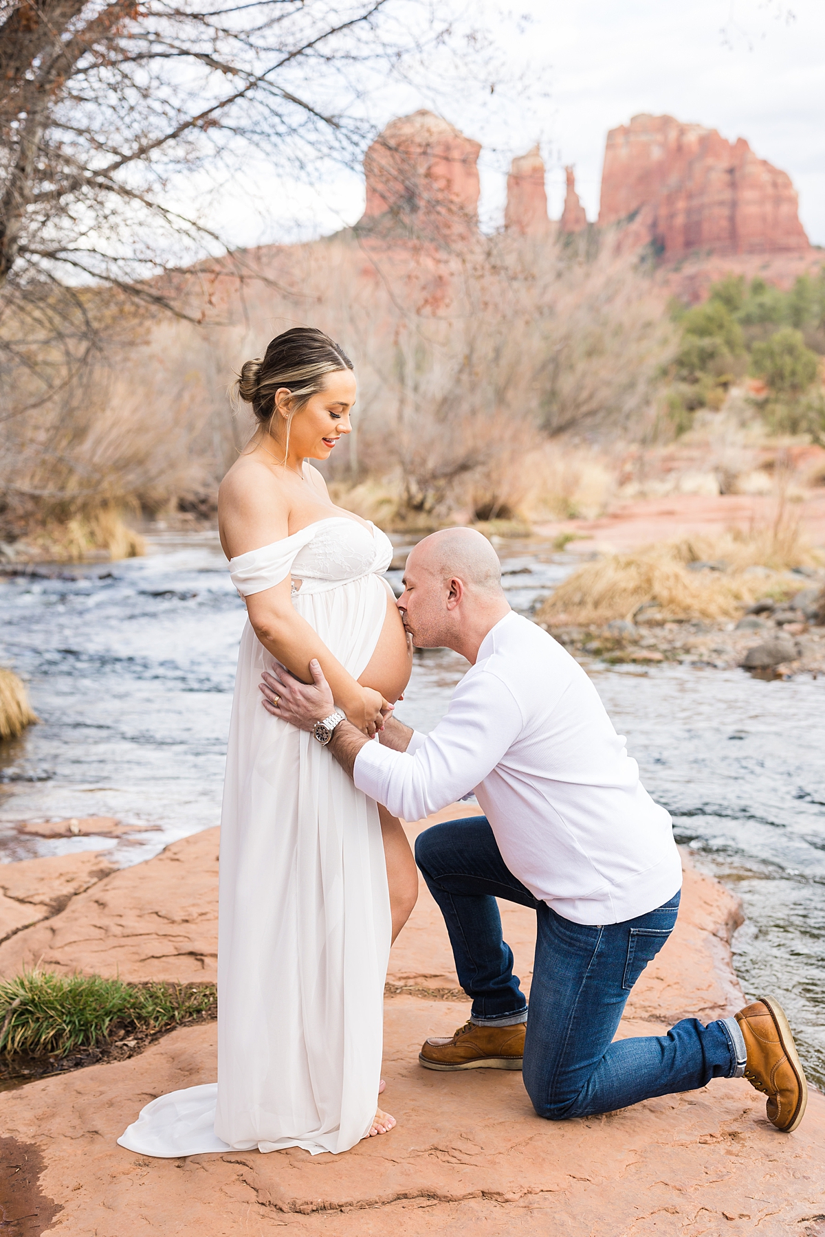Leah Hope Photography | Scottsdale Arizona Maternity Photographer | Sedona Arizona Pregnancy Photos | Red Rock Desert Mountains | Creek Water Pictures | Maternity Photos | What to Wear | Maternity Poses and Posing | Maternity Photographer | Motherhood Photography | Outfit and Styling Ideas | Bump Pictures | Pregnancy Pictures | Baby Bump