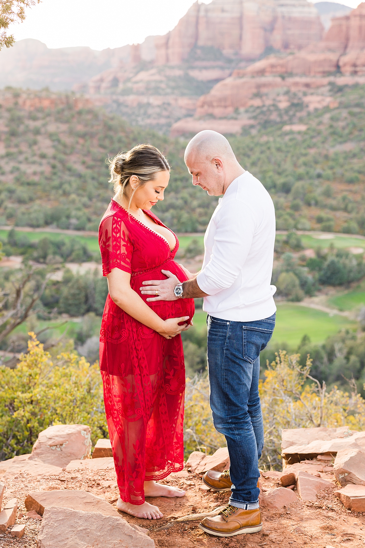 Leah Hope Photography | Scottsdale Arizona Maternity Photographer | Sedona Arizona Pregnancy Photos | Red Rock Desert Mountains | Creek Water Pictures | Maternity Photos | What to Wear | Maternity Poses and Posing | Maternity Photographer | Motherhood Photography | Outfit and Styling Ideas | Bump Pictures | Pregnancy Pictures | Baby Bump