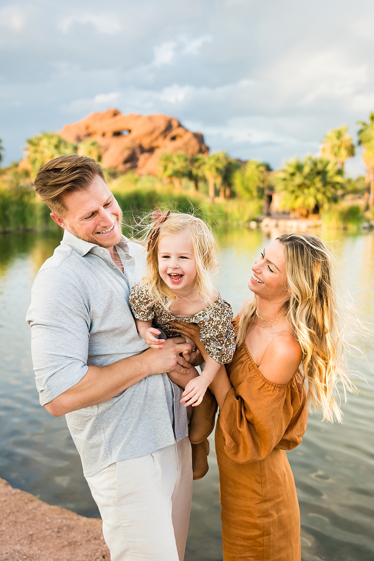 Leah Hope Photography | 5 Tips For A Stress Free Family Photo Session | Family Pictures | Scottsdale Phoenix Arizona Family Photography | Family Poses and Posing Ideas | Styling and Outfit Ideas for Family Photos 